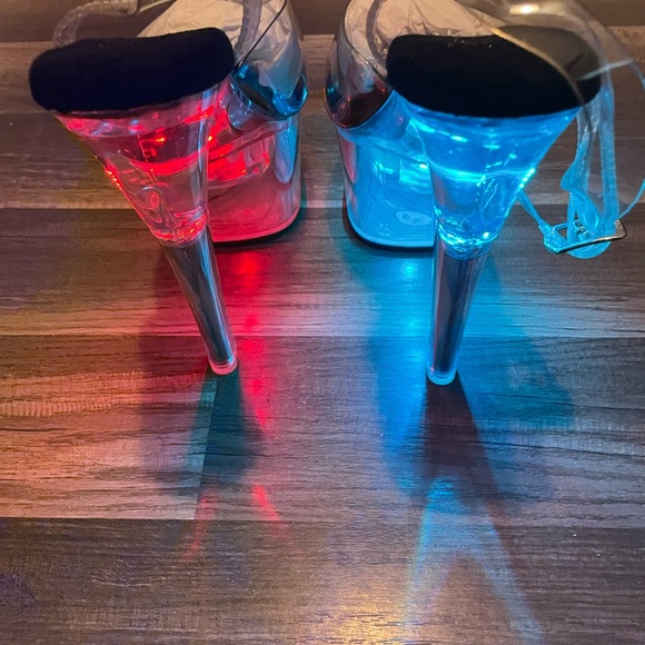 Flash dance 🪩LED Pleaser Heels - Picture 10 of 10